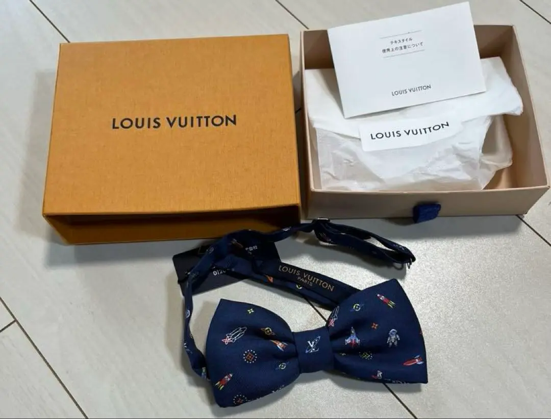 VUITTON　ルイヴィトン蝶ネクタイ　ネクタイ　結婚式　ブランド　箱無　美品 VUITTON ルイヴィトン蝶ネクタイ ネクタイ 結婚式 ブランド 箱無
