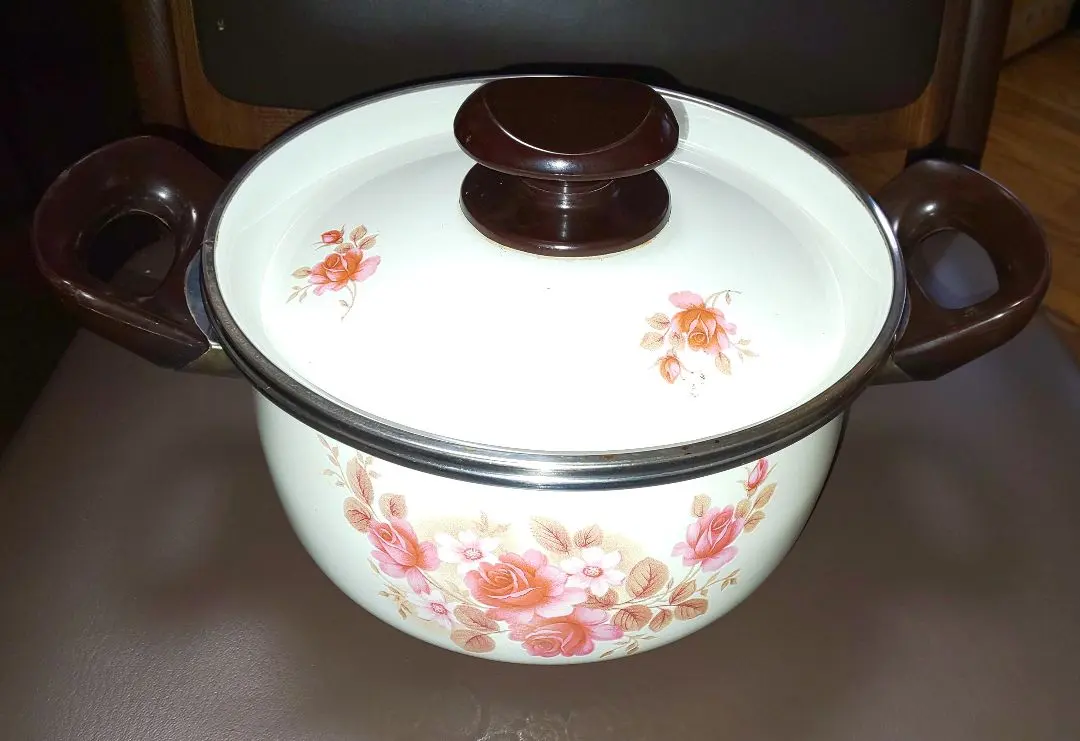Thumbnail of Showa Retro Floral Patterned Dutch Oven
