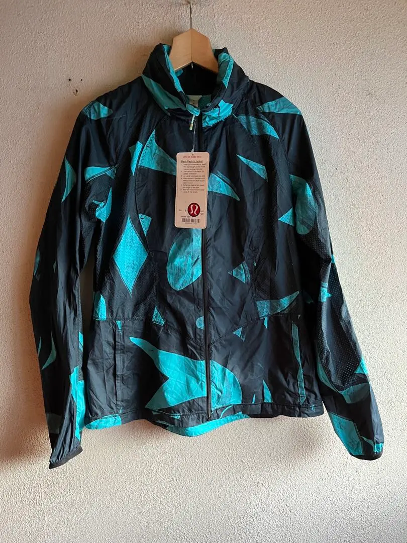 新品Lululemon フード付きウィンドブレーカー サイズ4 耐水インサレート フード付きジャケット | ジャケット&アウター