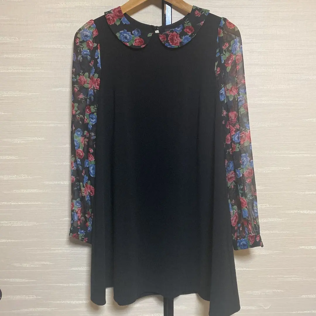 Thumbnail of Women's dress