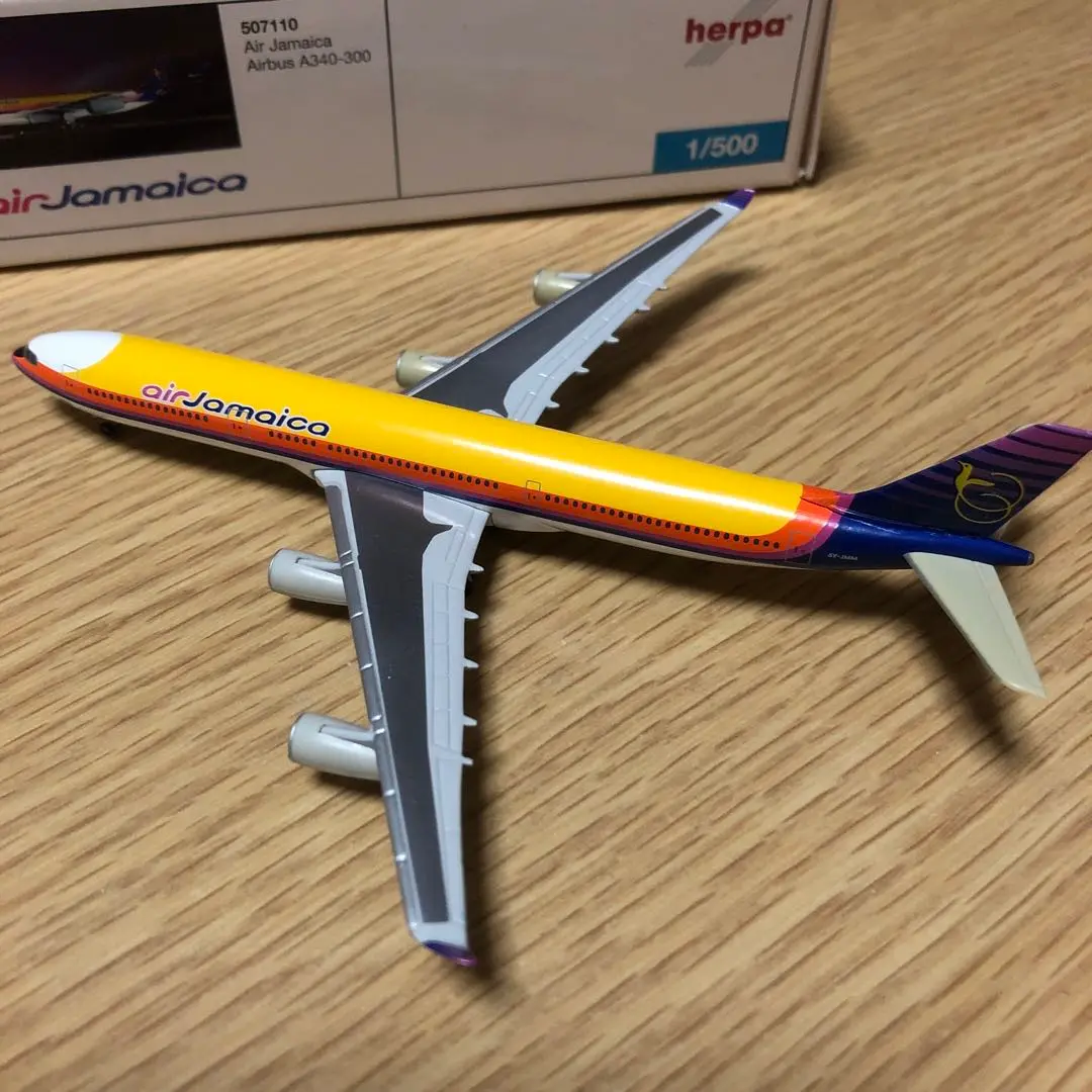 ☆極美品　herpa  Airbus A340-300 エアバス　1/200 herpa Snap-Fit Edelweiss Air Airbus A340-300 Model Plane