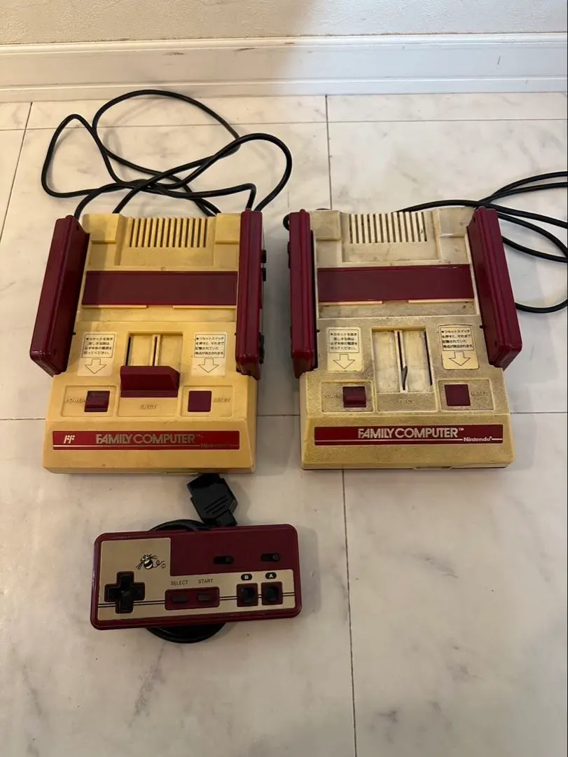 任天堂 初代 FC 紅白機 本體 2台套裝 附贈控制器 的縮圖