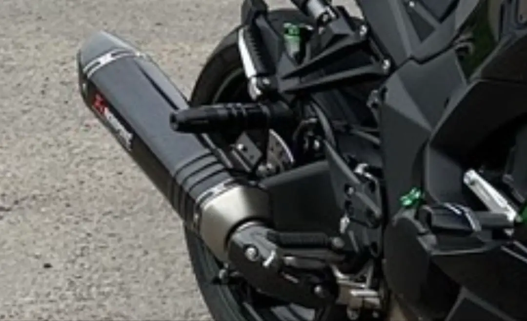 メ*森様 Ninja 1000SX アクラポビッチ スリップオン マフラー メ*森様 Ninja 1000SX アクラポビッチ スリップオン マフラー
