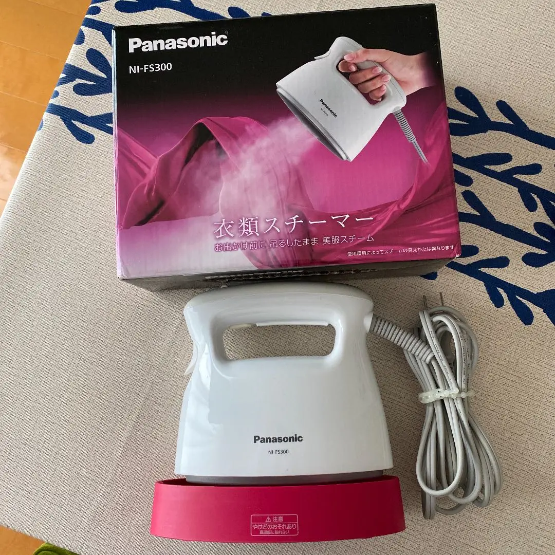 値下げ‼️Panasonic 衣類スチーマー ホワイト NI-FS300-W Panasonic 衣類スチーマー ホワイト NI-FS300-W