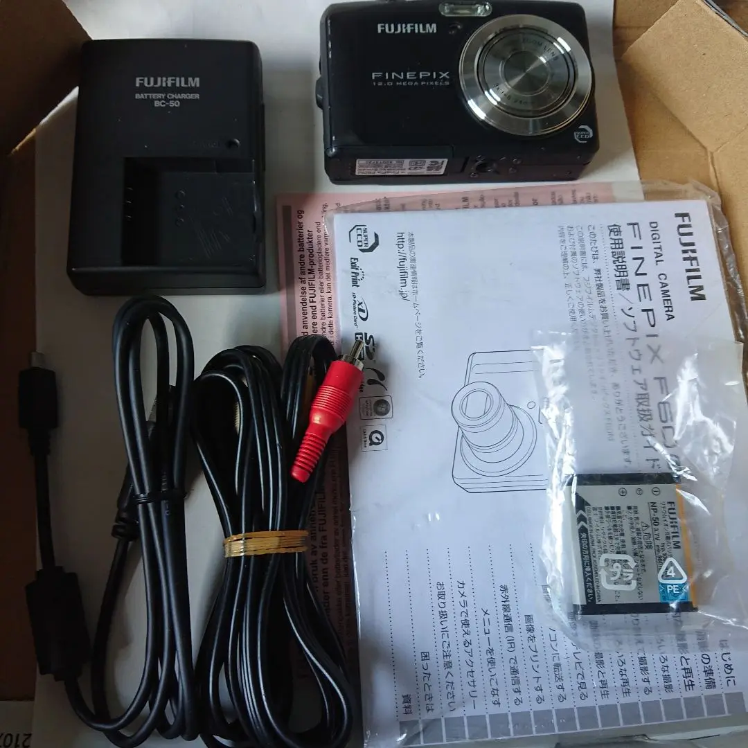 【極美品】富士フイルム FINEPIX F60fd オールドコンデジ Amazon.com : Fujifilm FinePix F60fd 12MP Digital Camera with
