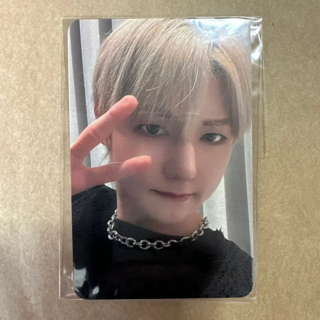 Thumbnail of AMPERS&ONE Seungmo trading card