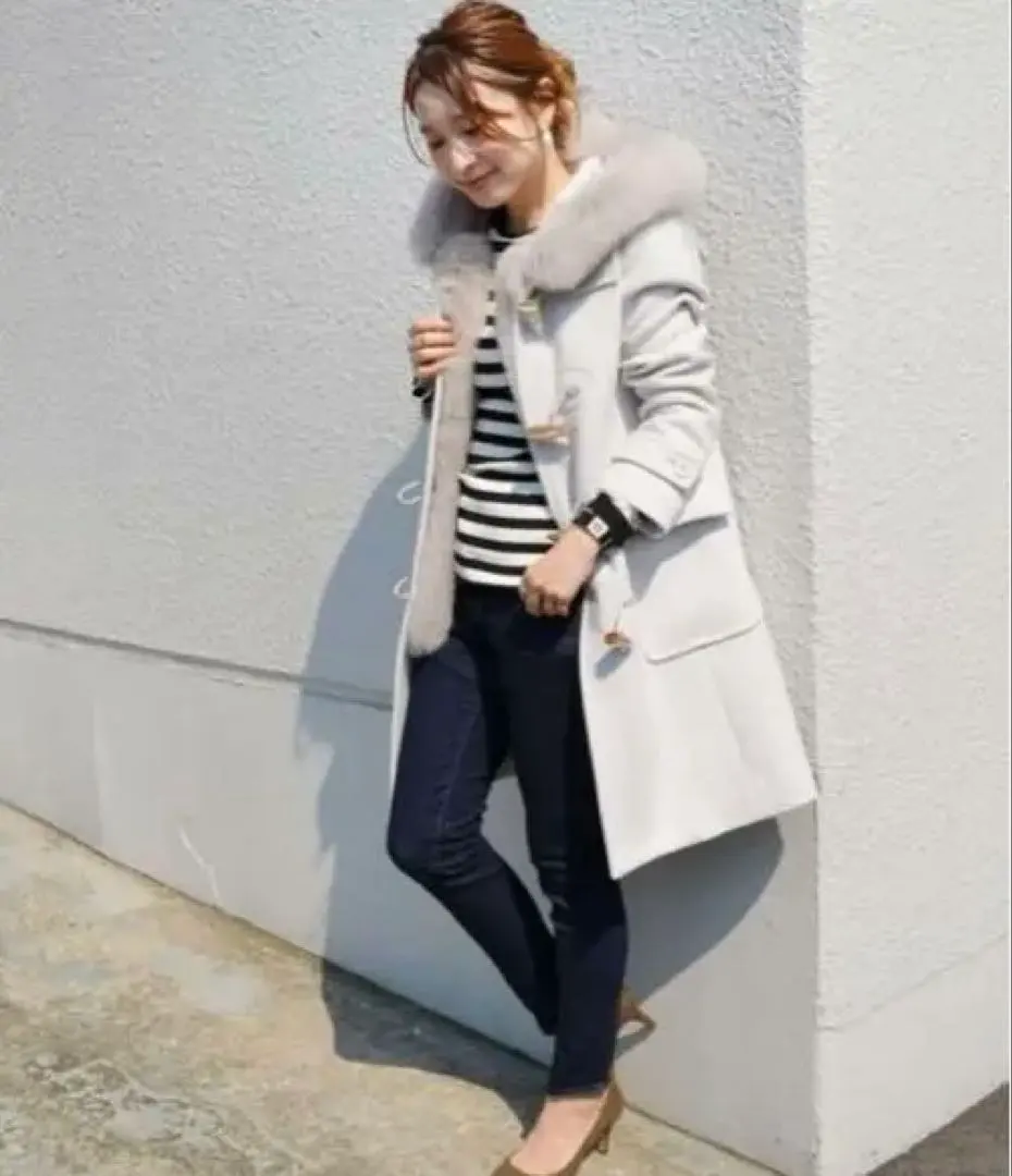 【美品】SHIPS 白色 牛角扣大衣 尺寸36 的縮圖