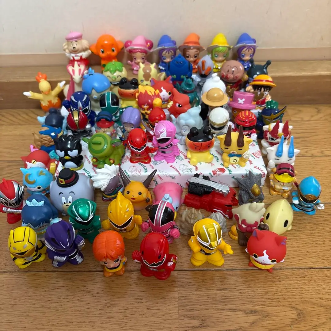 たまごっちピースイエローたまデコピアスサンリオ サンリオコラボたまデコピアスサンリオキャラクターズMIX