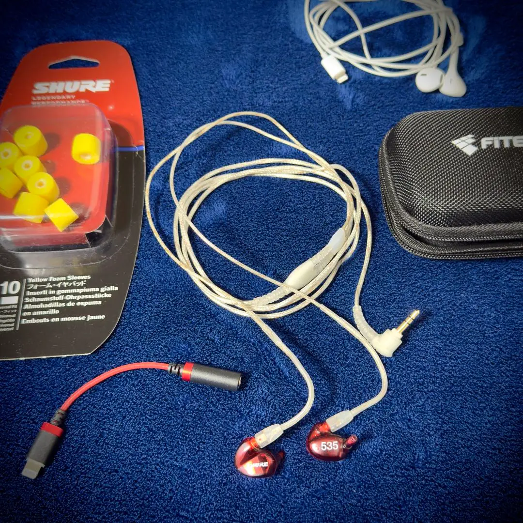 （値下げ交渉可能）SHURE 535 LTD ジャンク SHURE SE535 LTD右ジャンク 本体 ケーブル ケース オーディオ機器