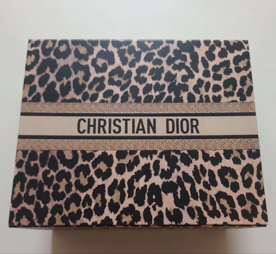 2025年最新】dior ポーチ ヒョウ柄の人気アイテム - メルカリ