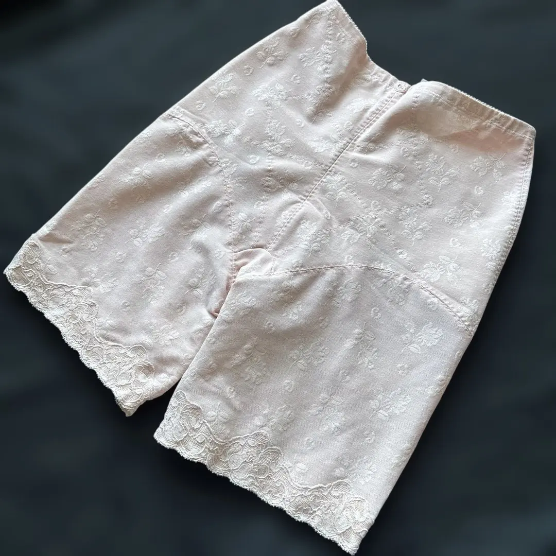 Thumbnail of BT11 Charle - Beautiful all-over floral pattern - Classic - Firm support - Long girdle - 70