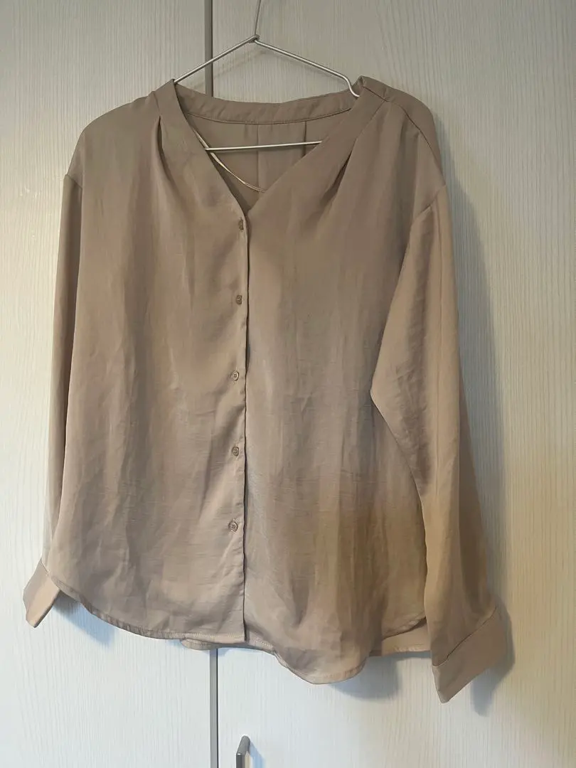 GU 緞面襯衫 的縮圖