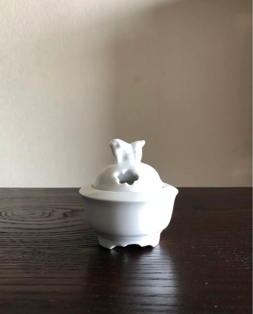 備前焼　龍峰　無形文化財　 三足 香炉　茶道具　茶器　共箱 菊　香炉 Amazon.co.jp: 備前焼 龍峰 無形文化財 三足 香炉 茶道具 茶器