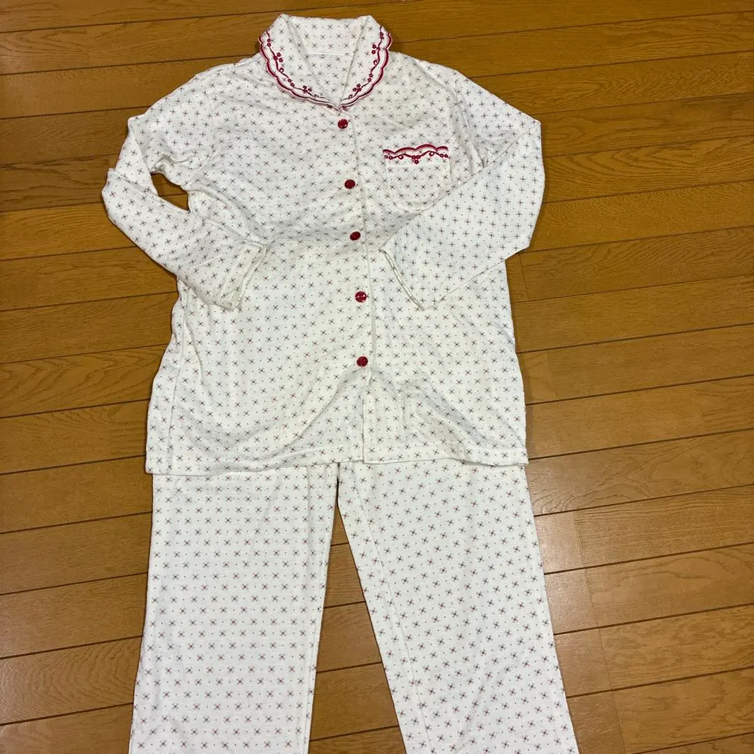 Thumbnail of Floral White Pajamas, Size M