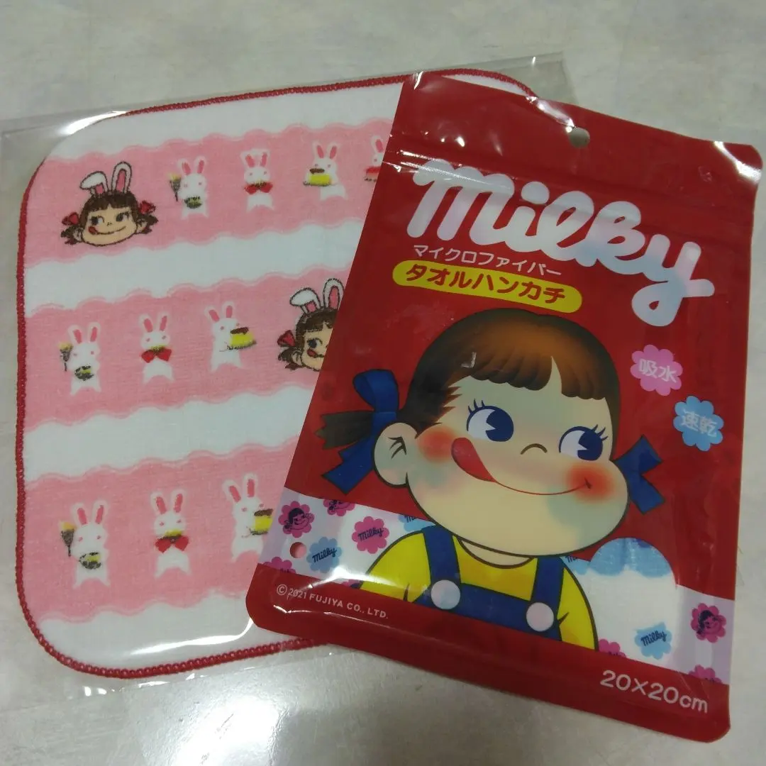 Thumbnail of Peko-chan Towel Handkerchief Set