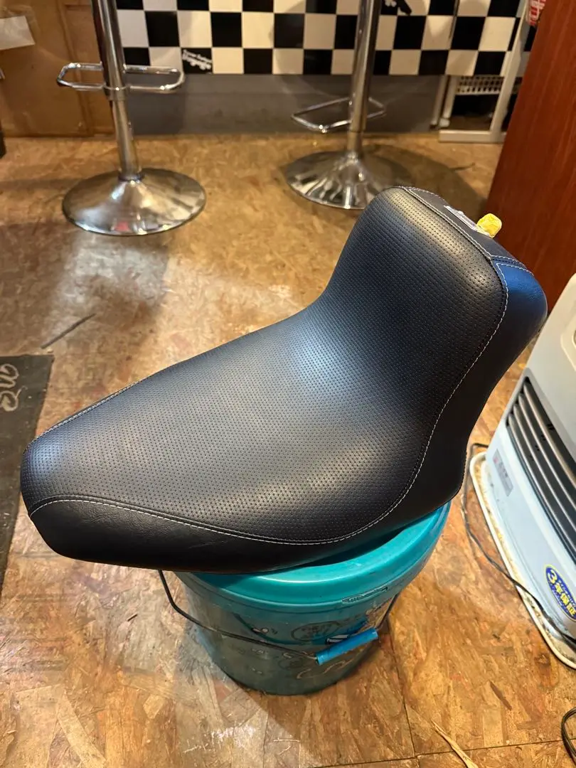 SUNDANCE サンダンス ソロシート タックロール ソフテイル EVO エボ Softail Tuck'n Roll Solo Seatソフテイル用タックロール