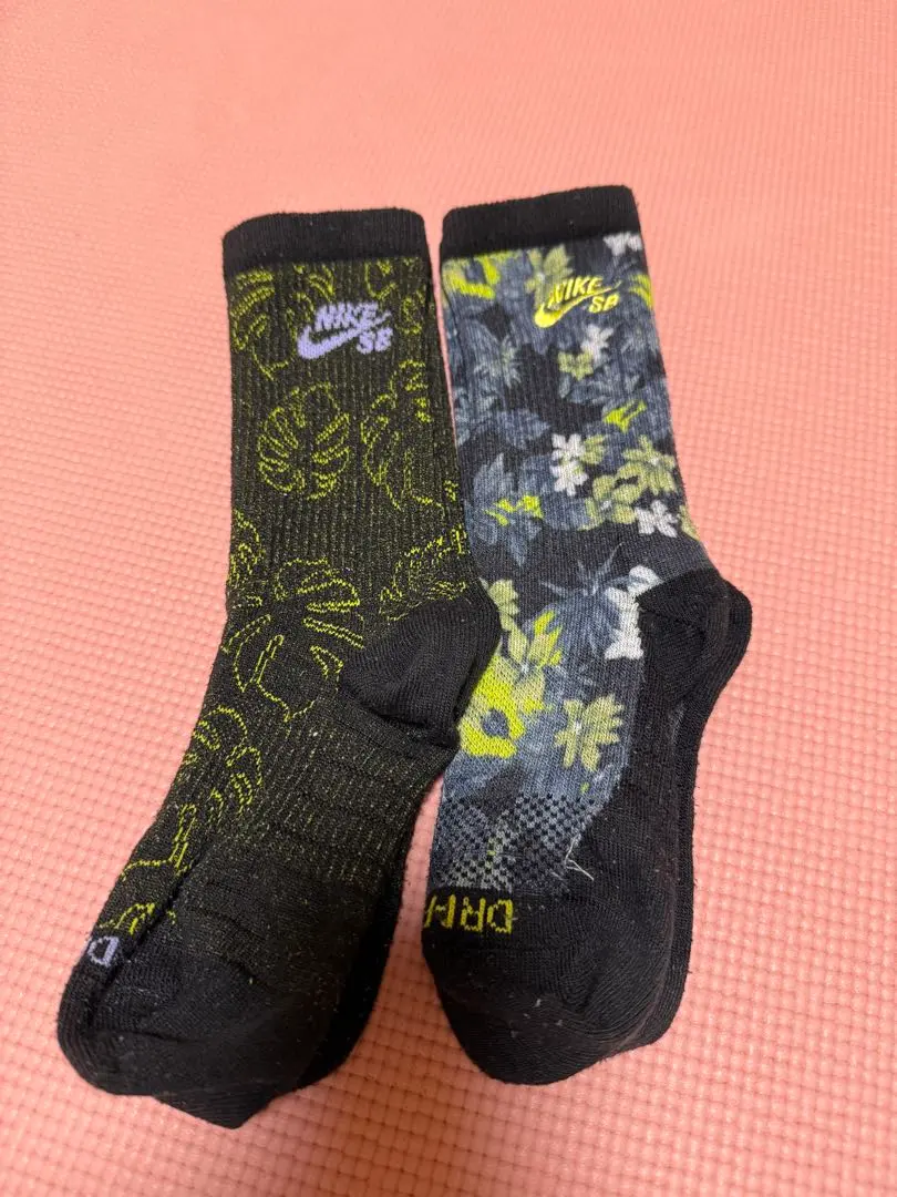 NIKE SB 兒童襪 花紋 黑/綠 的縮圖