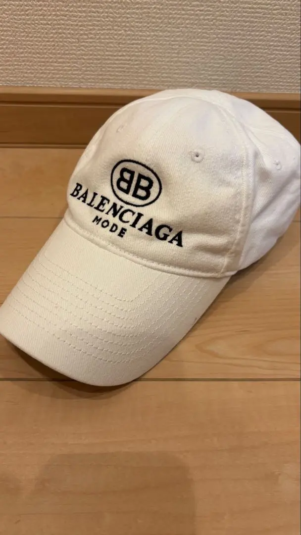 BALENCIAGA ホワイト ベースボールキャップ Balenciaga Cap in Black/white | Balenciaga US