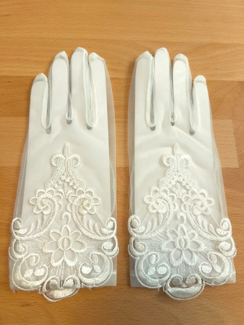 Thumbnail of White embroidered wedding gloves