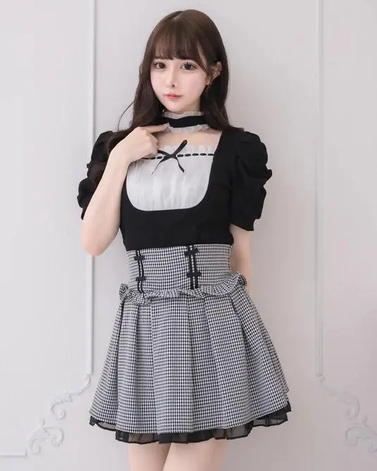 Thumbnail of Sold out color, brand new, latest pium round frill choker short-sleeved cut-and-sew, black