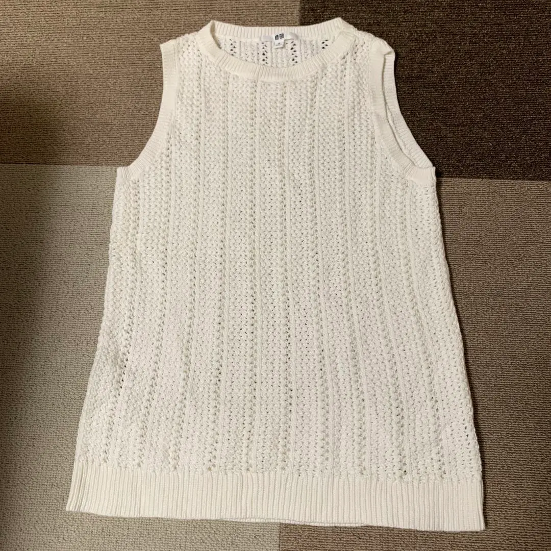 Thumbnail of UNIQLO White Knit Vest M