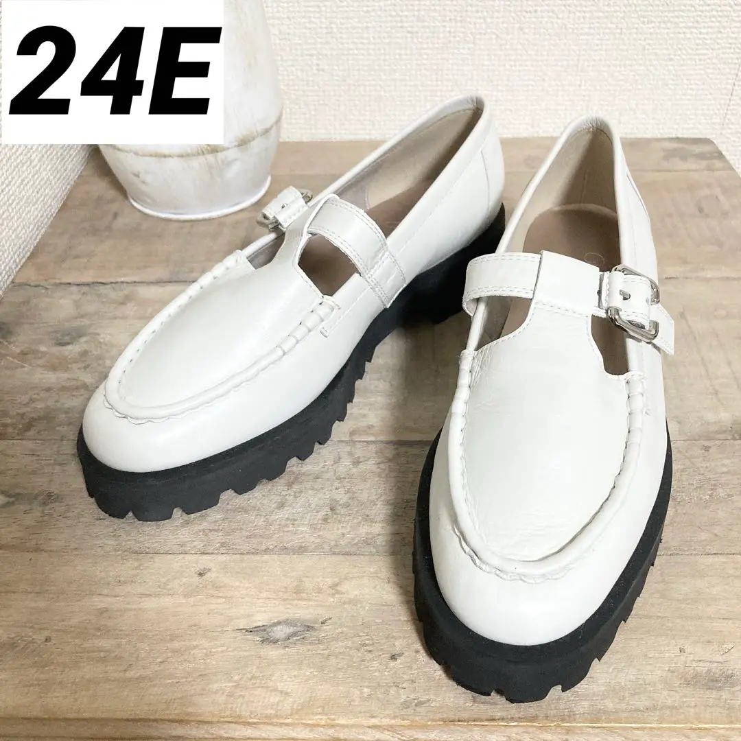未使用品　銀座かねまつ　ローファー　チェーン付き　ホワイト 未使用品 銀座かねまつ ローファー チェーン付き ホワイト