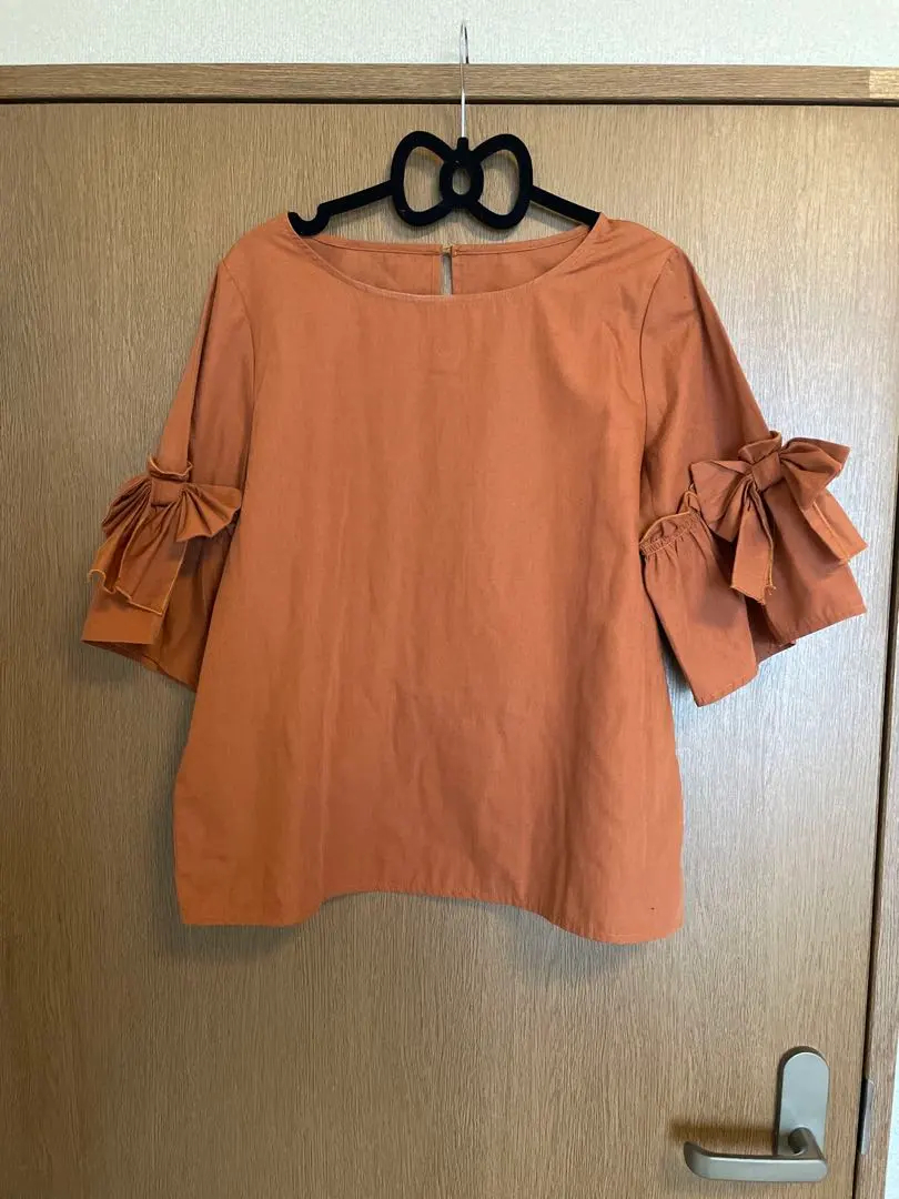 Thumbnail of ☆Excellent Condition☆ Five-Sleeve Length Ribbon Flare Sleeve Top, Size M