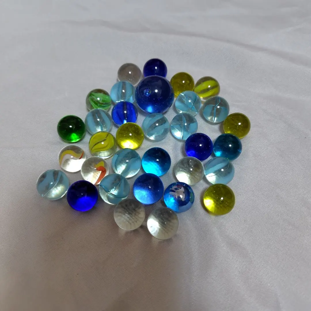 Thumbnail of 33 marbles