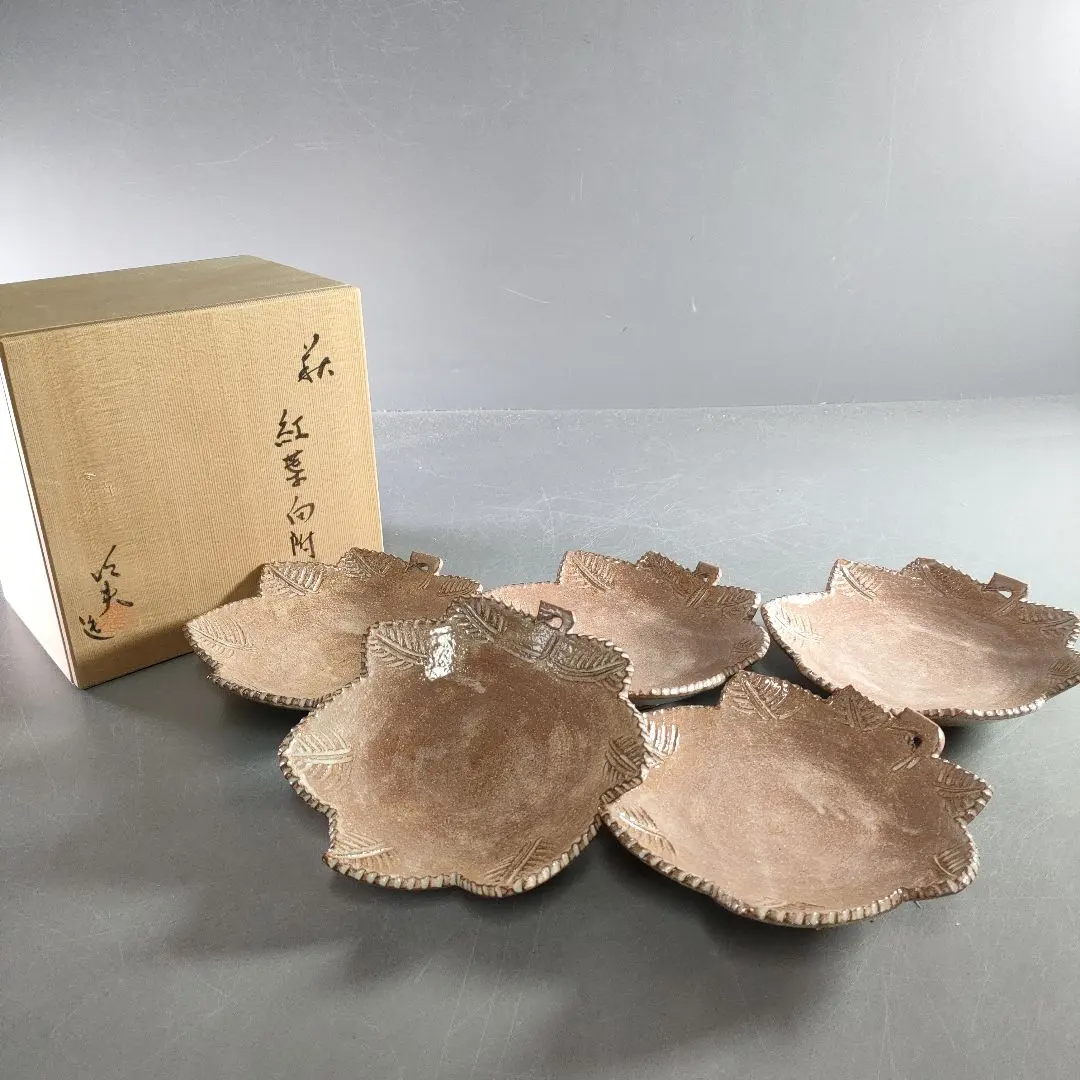 Thumbnail of 492-1 / Hagi ware / Momiji Mukouzuke / Leaf Dish / 5 pieces
