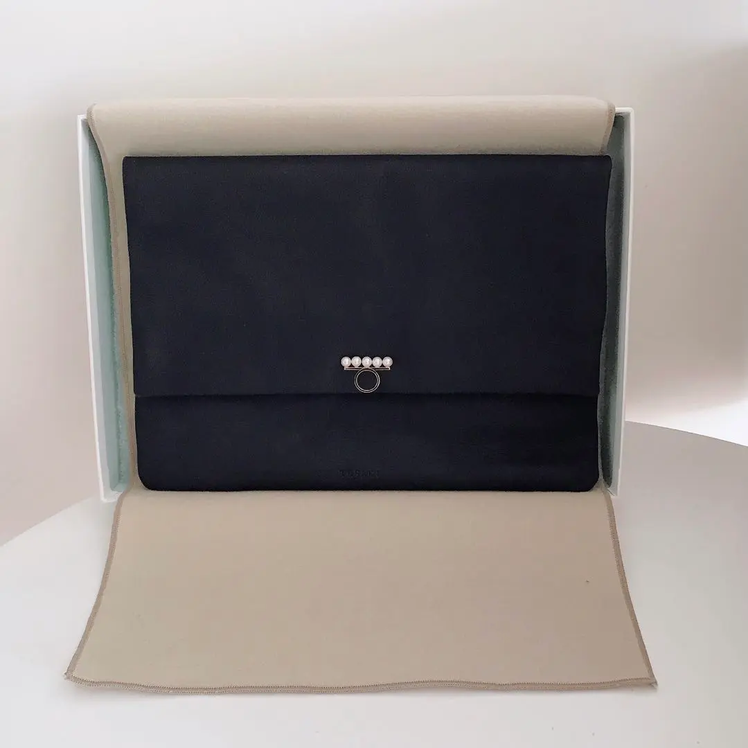 <新品・未使用>TASAKI POR RELIQUIAE ブルー　クラッチバッグ TASAKIの18年春夏レザーグッズ - スペインの建築物が着想源の
