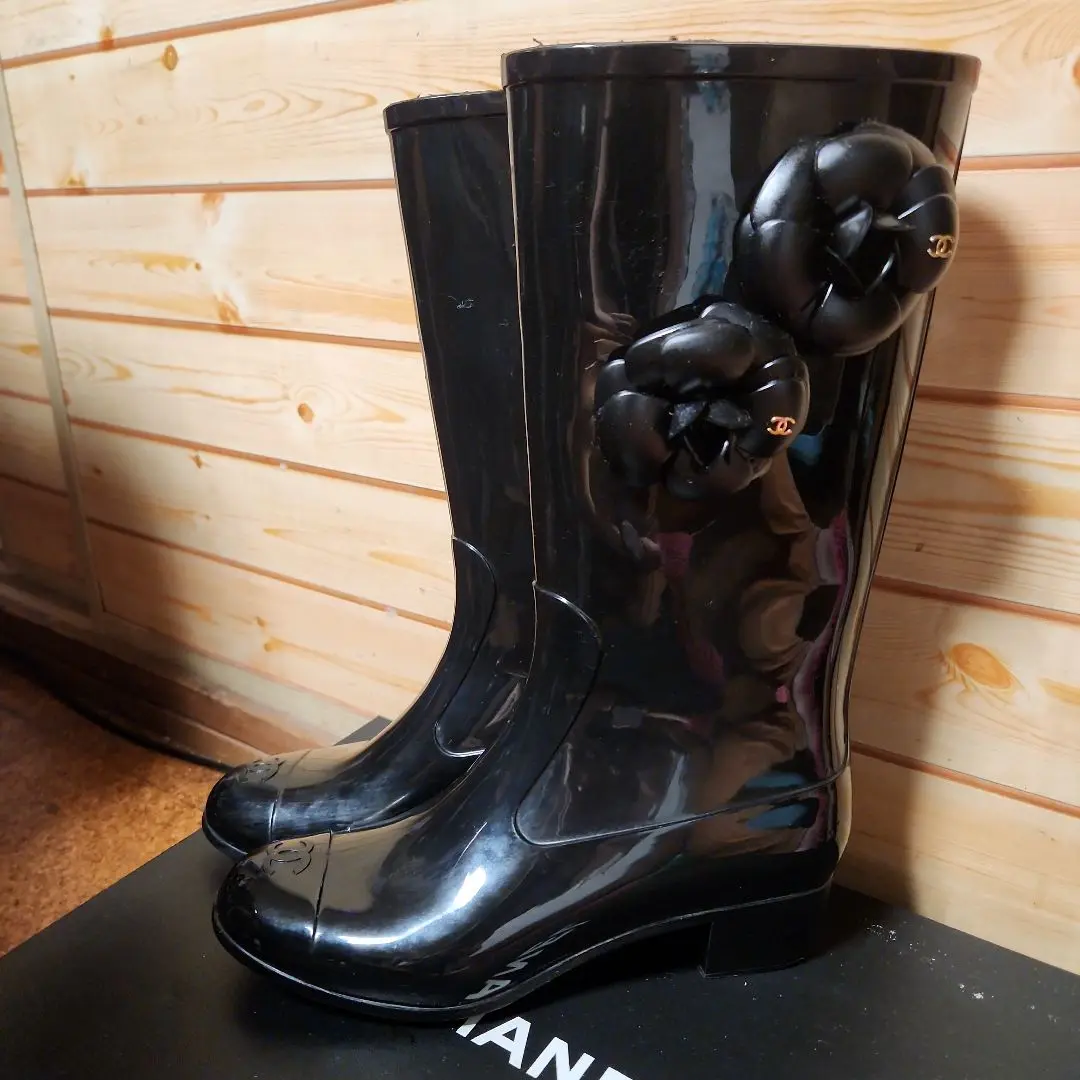 CHANEL 正規品　カメリア　レインブーツ　38 24.5 シャネル 長靴　黒 2025年最新】シャネル レインブーツ 38の人気アイテム - メルカリ