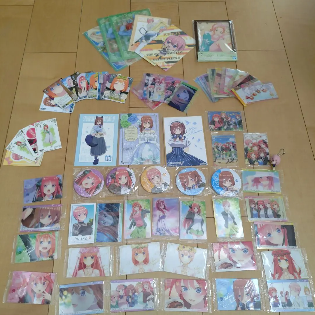Thumbnail of Quintessential Quintuplets Card, Can Badges, and Other Goods Set - Bundle Sale