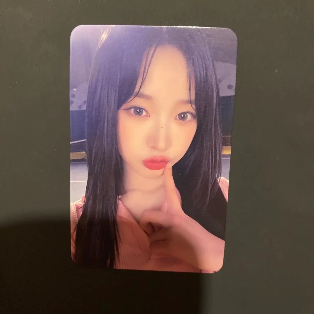 Thumbnail of billlie Soundwave trading card sticker