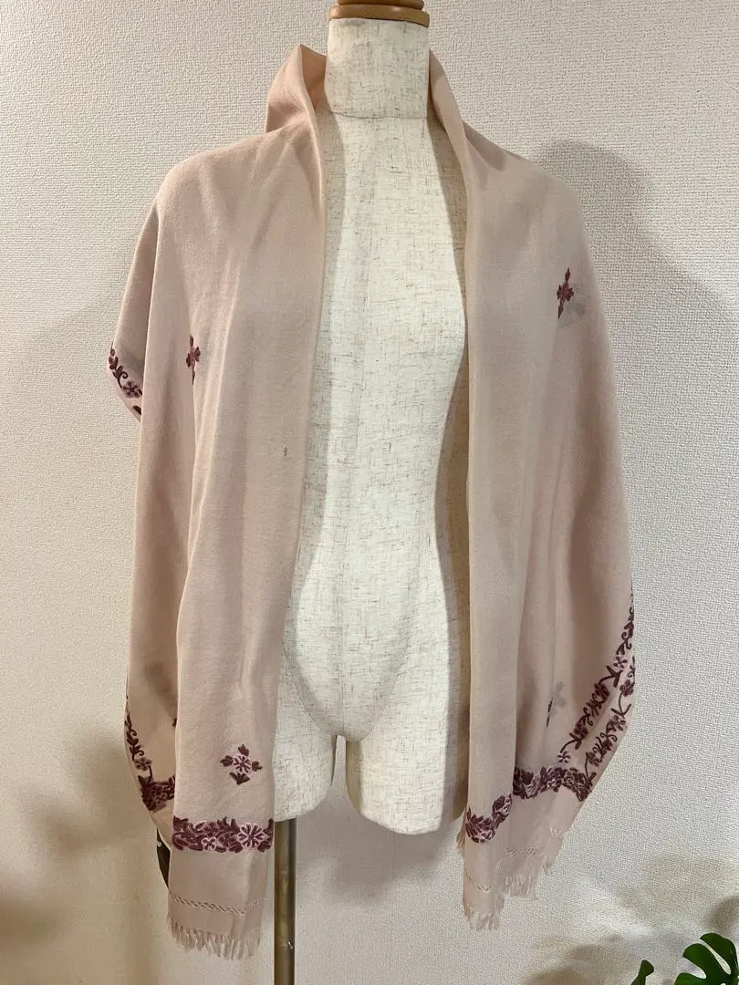 未使用タグ付き♡TARA BLANCA 大判ストール　総柄　ウールシルク NEW GEOMETRIC 薄手ウール&シルク 手刺繍ストール (オフブラック