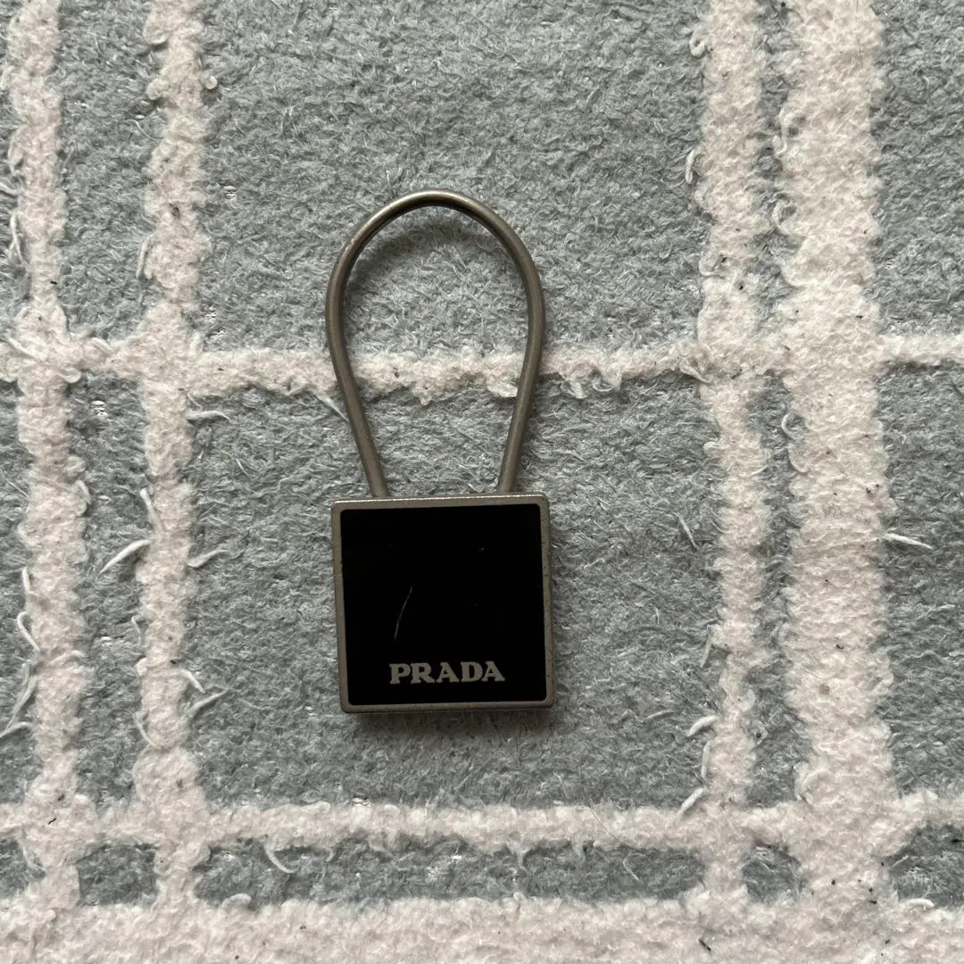 プラダキーホルダーM715 2025年最新】prada m715の人気アイテム - メルカリ