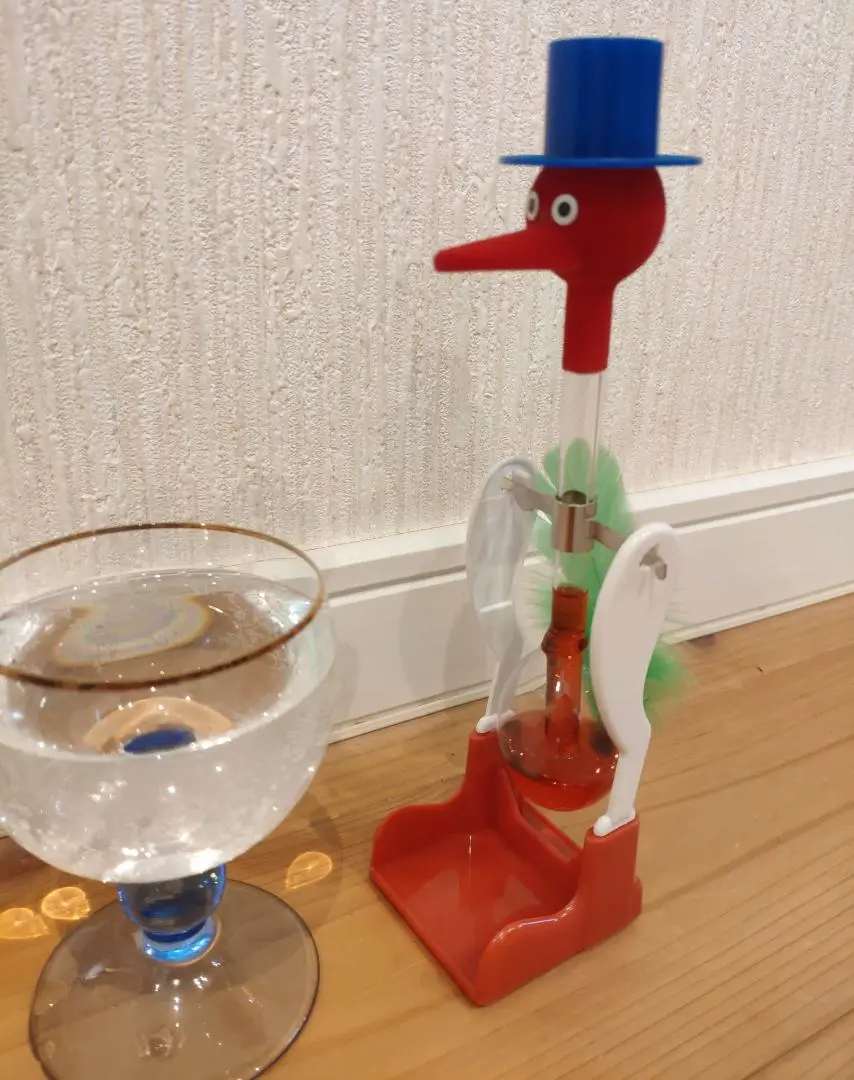 水飲み鳥　青　赤（ハッピーバード、水飲み鳥） 昭和レトロ　日本製 Amazon.co.jp: ドリンキングバード【一個入り】 水飲み鳥 平和鳥