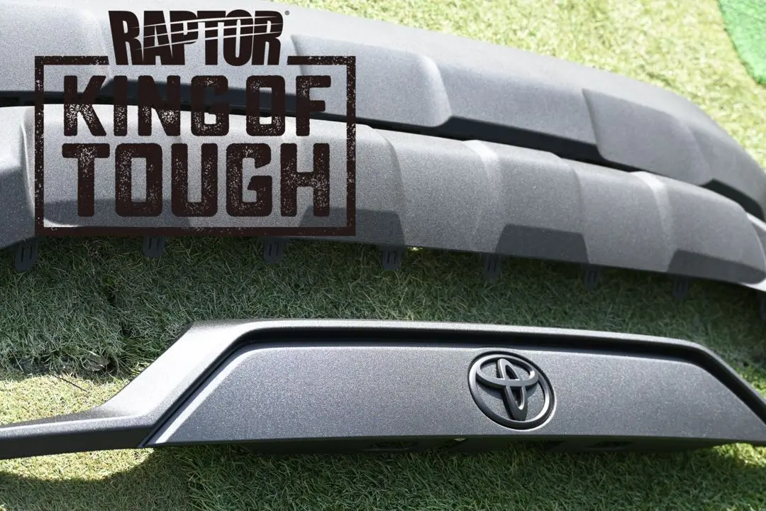 カネカネ様受注依頼品　RAV4バックドアロアガーニッシュ　ラプターライナー塗装 カネカネ様受注依頼品 RAV4バックドアロアガーニッシュ ラプター