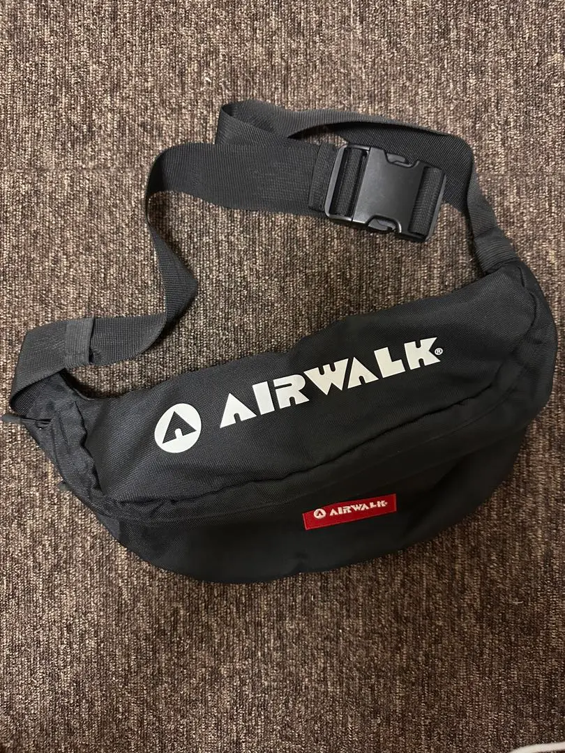 old airwalk エアウォークメッセンジャーバッグ　古着　90s カーキ old airwalk エアウォークメッセンジャーバッグ 古着 90s カーキ