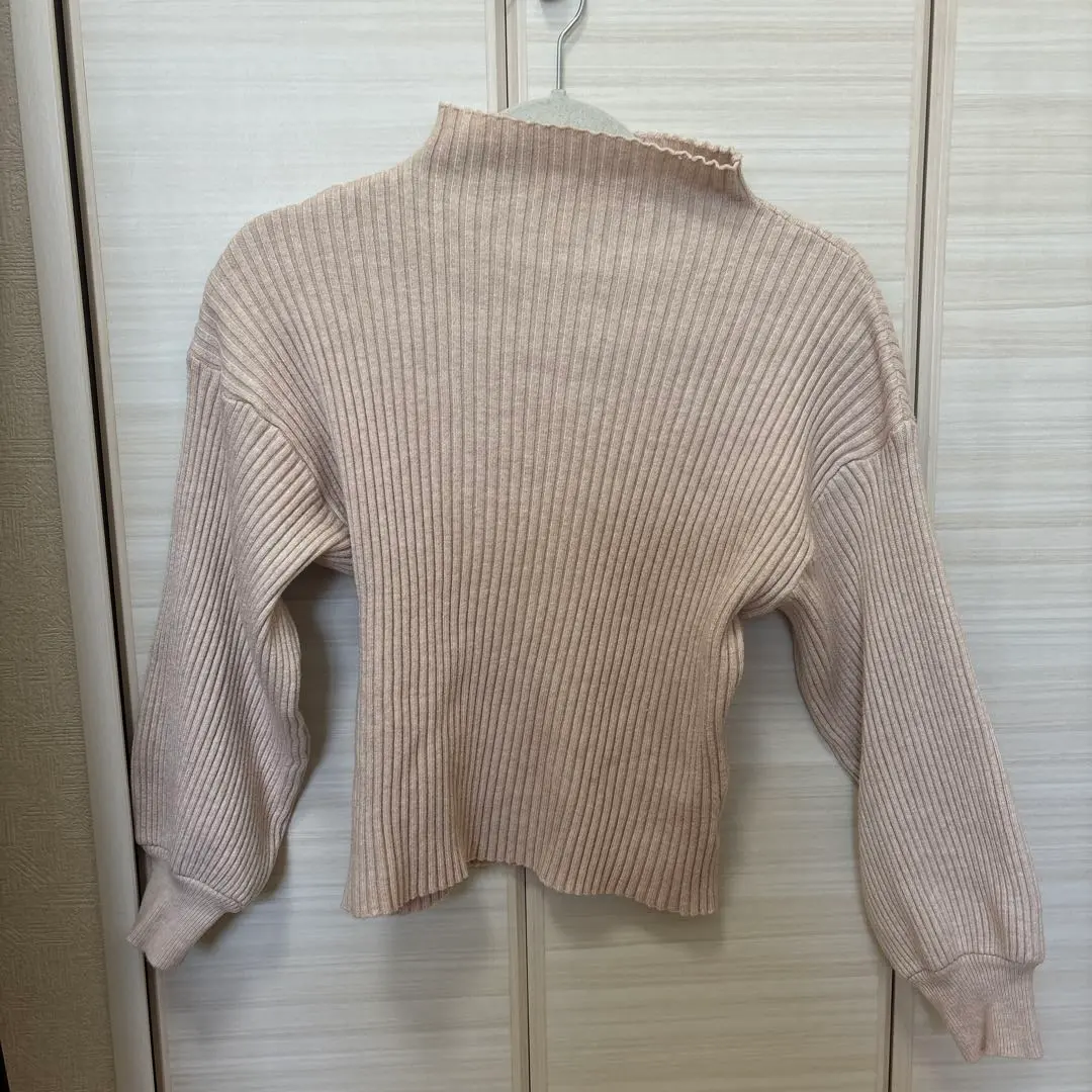 米色 羅紋高領毛衣 的縮圖