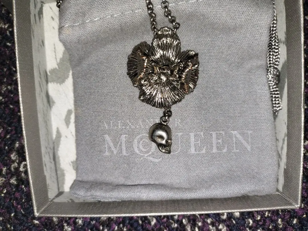 Alexander McQUEEN PUMA アレキサンダーマックイーン メダリオン