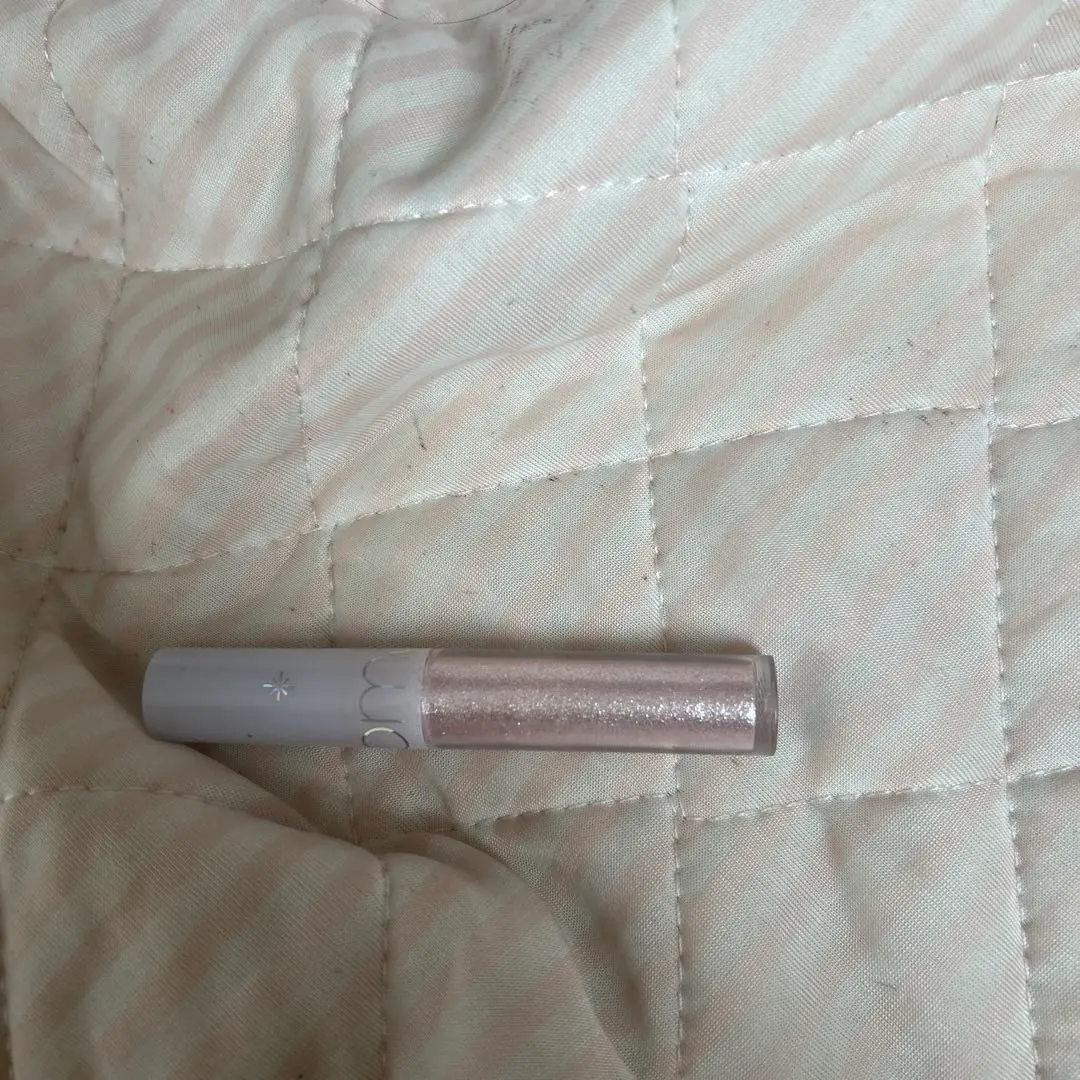 Thumbnail of Eyeshadow with glitter