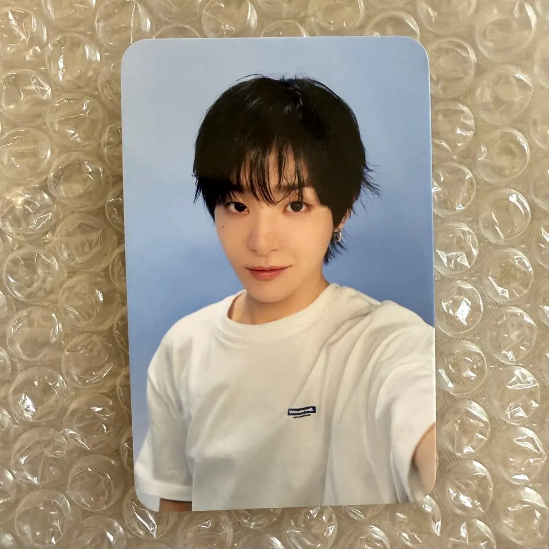 Thumbnail of TREASURE Wonderwall Fansign Event Photocard Jihoon