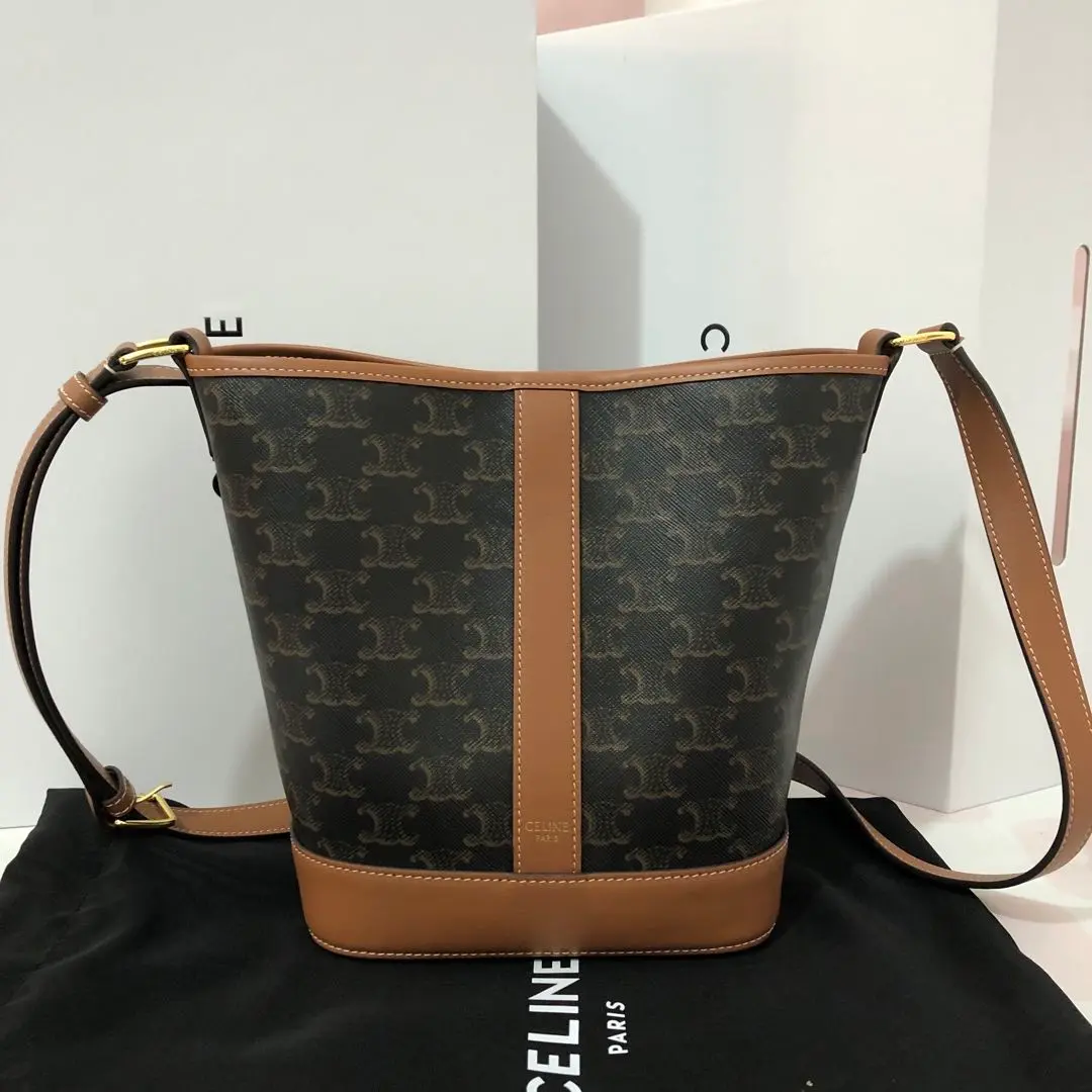 週末限定　極美品　セリーヌ　トリオンフキャンバス　スモールバケット　タン CELINE【入手困難】スモールバケット/トリオンフキャンバス 全色