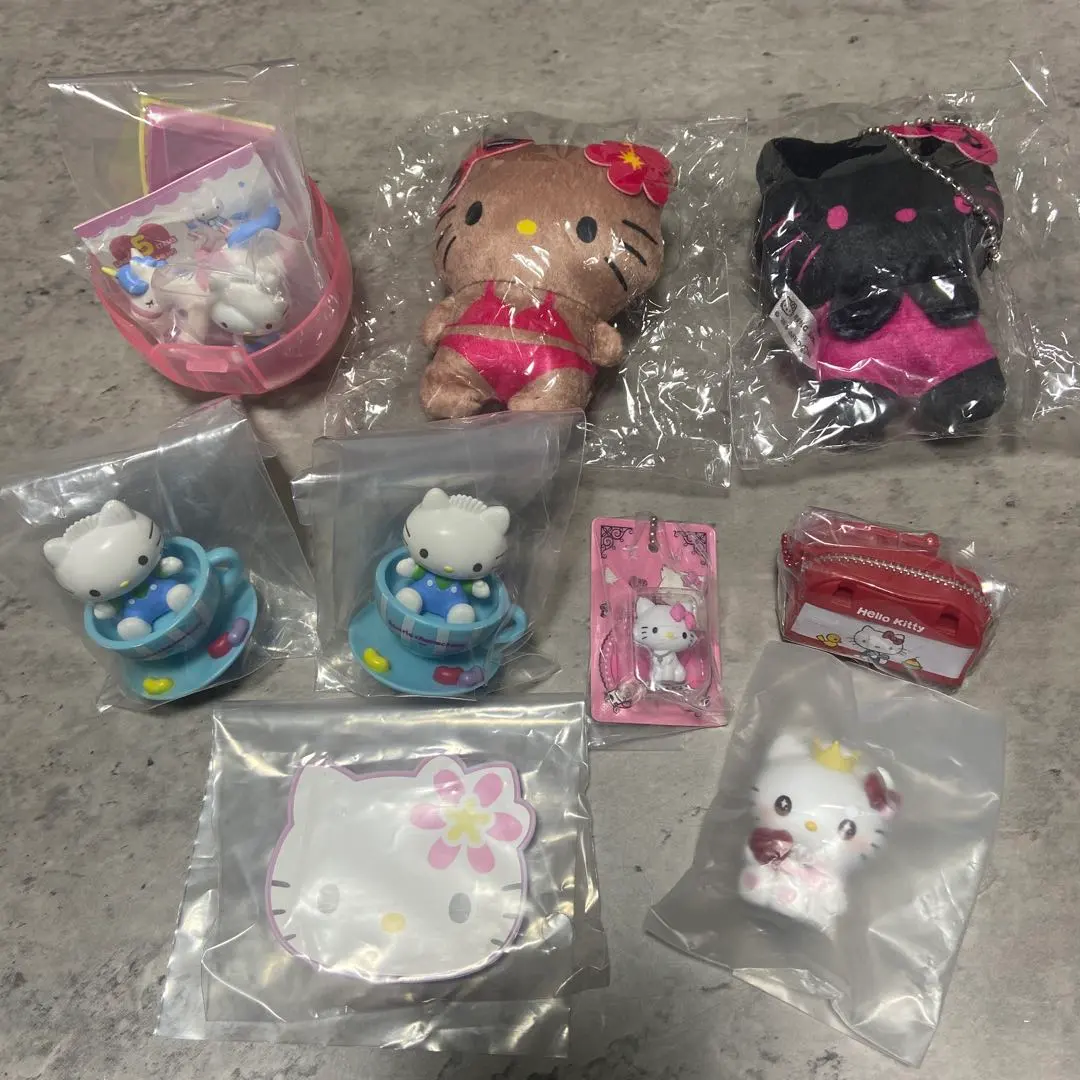 Thumbnail of Hello Kitty, Daniel, Charmmy Kitty gashapon (capsule toy) set