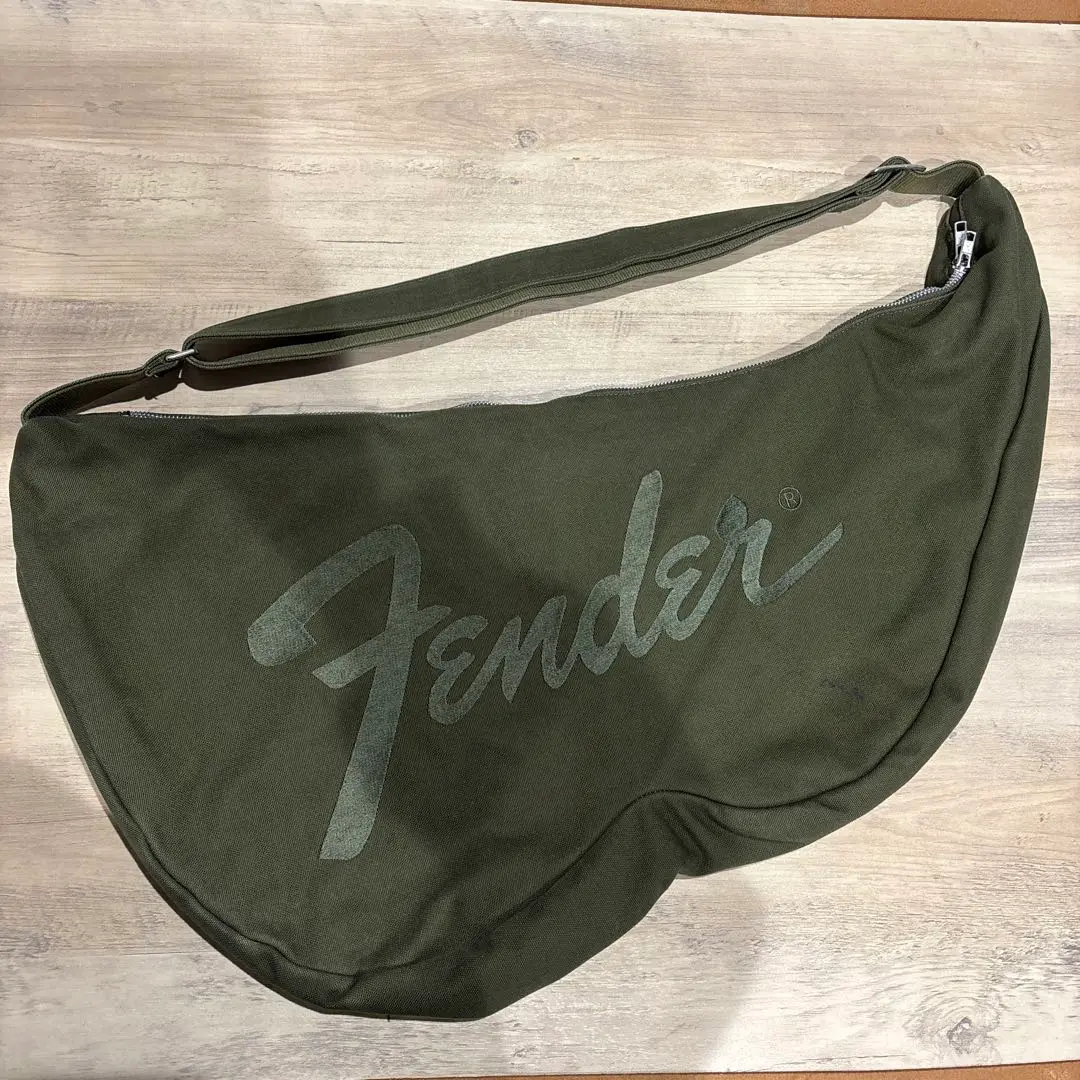 Fender Newporter ギターオリーブグリーン、ストラップケース付