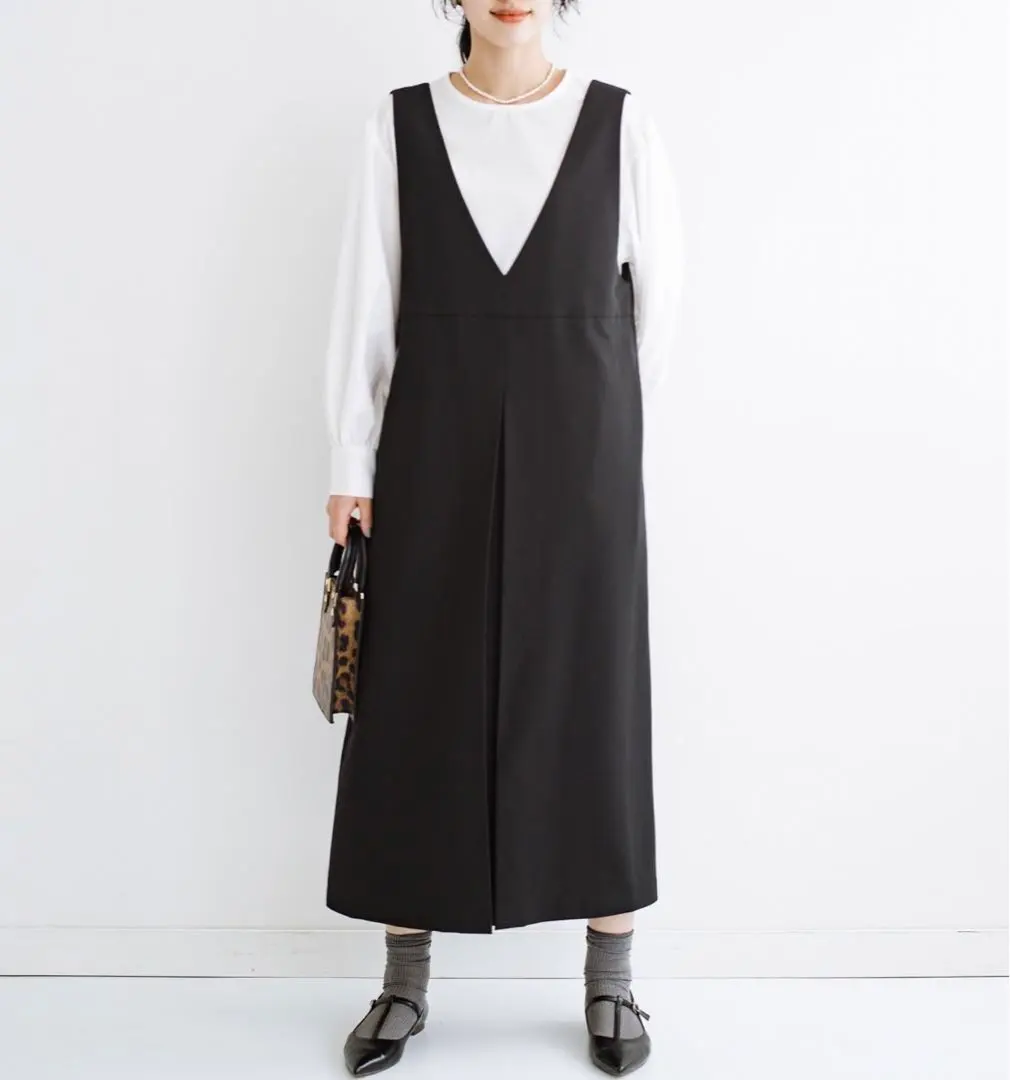 Thumbnail of haco! Jumper skirts that adults can wear, from T-shirts to knitwear