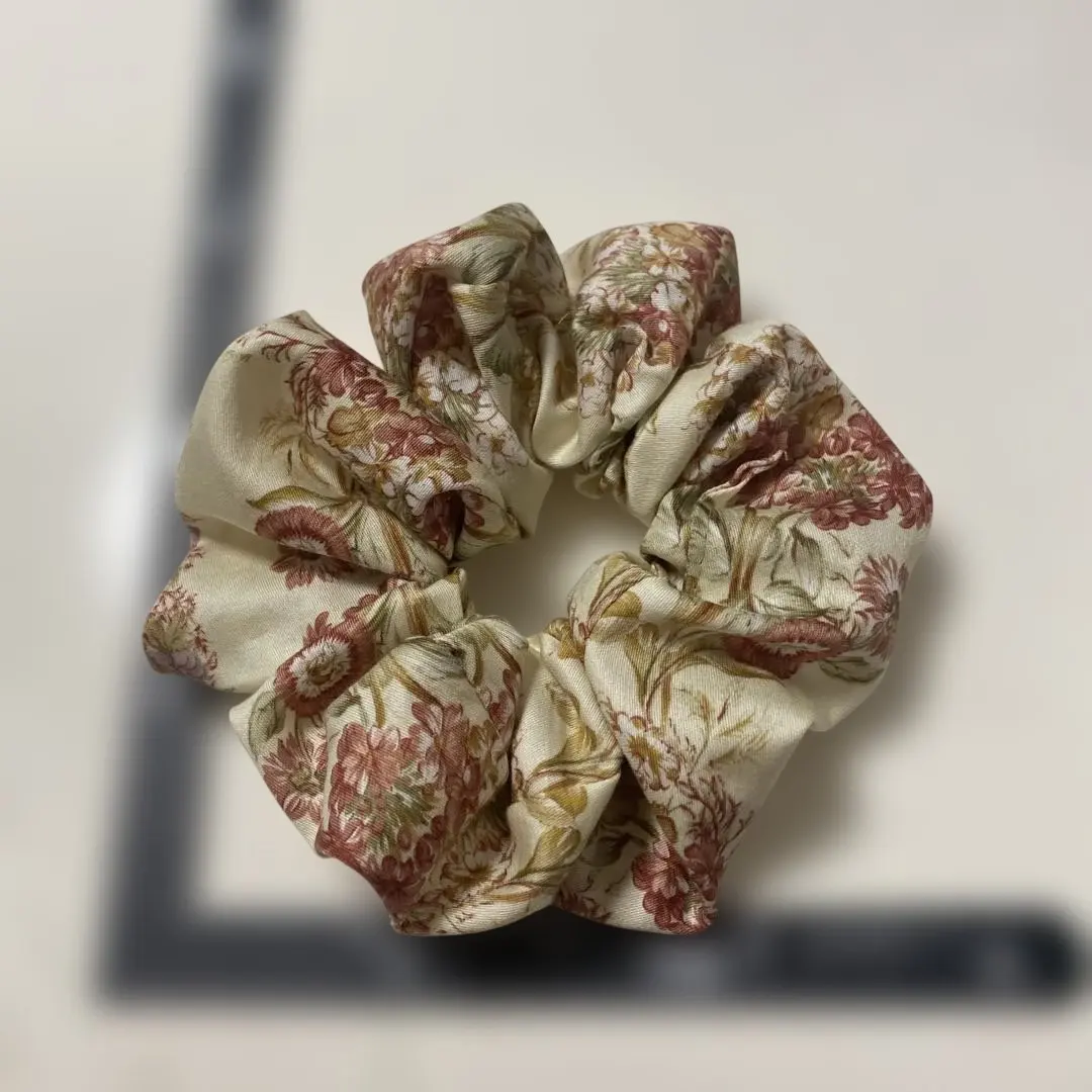 Thumbnail of Flower Print Scrunchie - YUWA Fabric