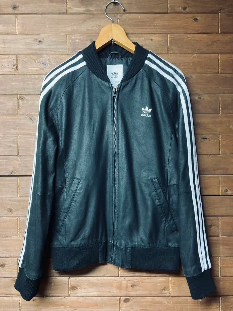 【極美品】アディダス レザージャケット 羊革 ブラック 表記M シープスキン 2025年最新】adidas レザー素材：羊革(シープスキン/ラムスキン
