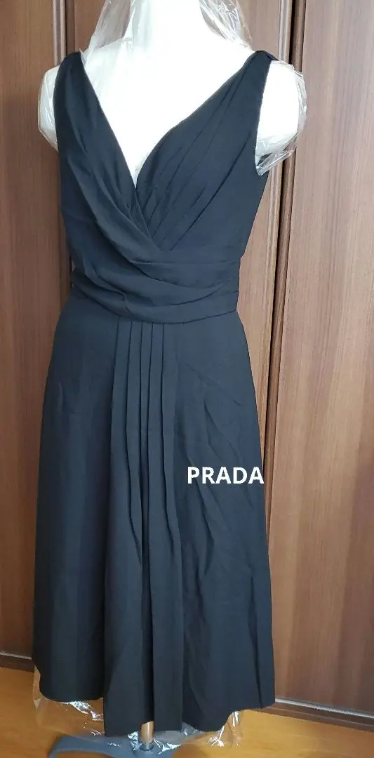☆極美品☆ PRADA ロゴ刺繍　ニット　プリーツ　切り替え　ロングワンピース プラダ レディース ニット PRADA ブランド ワンピース トップス