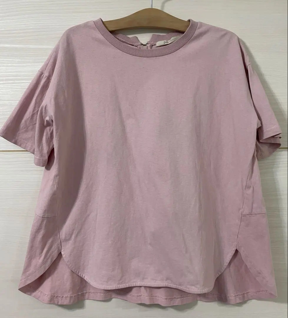 Thumbnail of Pink round neck T-shirt with tags